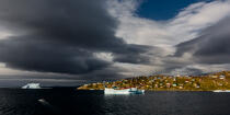 © Philip Plisson / Plisson La Trinité / AA38623 On the west coast of Greenland - Photo Galleries - Ground shot