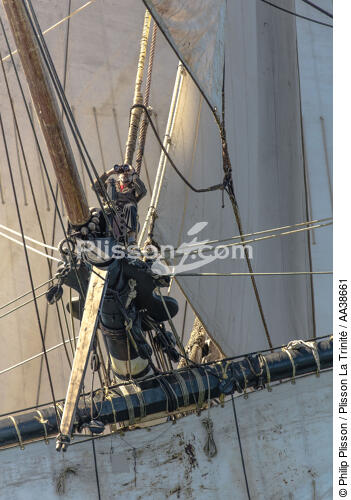 L'Hermione at sea - © Philip Plisson / Plisson La Trinité / AA38661 - Photo Galleries - Old gaffer