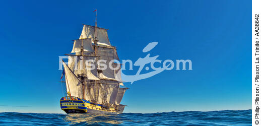 L'Hermione en navigation - © Philip Plisson / Plisson La Trinité / AA38642 - Nos reportages photos - Voile tradition