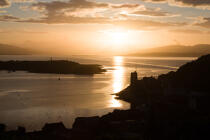 © Philip Plisson / Plisson La Trinité / AA38741 Sunset on Oban - Nos reportages photos - Site [Eco]