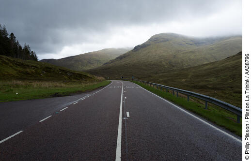 Hightland road - © Philip Plisson / Plisson La Trinité / AA38796 - Photo Galleries - Scotland