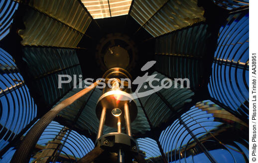 Lentille du phare de Chassiron - © Philip Plisson / Plisson La Trinité / AA38951 - Nos reportages photos - Intérieur [phare]