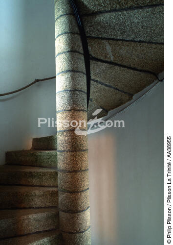 Le Stiff lighthouse - © Philip Plisson / Plisson La Trinité / AA38955 - Photo Galleries - Construction/Building