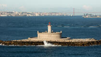 © Philip Plisson / Plisson La Trinité / AA38988 Bugio lighthouse - Photo Galleries - Maritime Signals