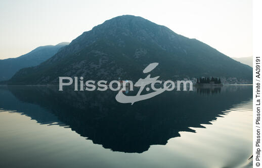 Saint George Island - © Philip Plisson / Plisson La Trinité / AA39191 - Photo Galleries - Reflection