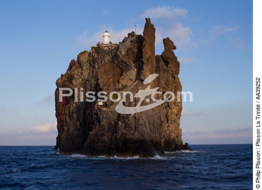 The Stromboli - © Philip Plisson / Plisson La Trinité / AA39252 - Photo Galleries - Lighthouse