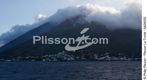 Le Stromboli - © Philip Plisson / Plisson La Trinité / AA39255 - Nos reportages photos - Paysage intérieur