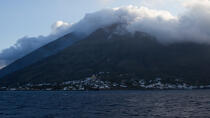© Philip Plisson / Plisson La Trinité / AA39255 The Stromboli - Photo Galleries - Volcano