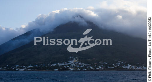 Le Stromboli - © Philip Plisson / Plisson La Trinité / AA39253 - Nos reportages photos - Volcan