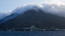 © Philip Plisson / Plisson La Trinité / AA39253 The Stromboli - Photo Galleries - Volcano