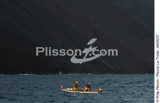 Le Stromboli - © Philip Plisson / Plisson La Trinité / AA39237 - Nos reportages photos - Bateau de pêche