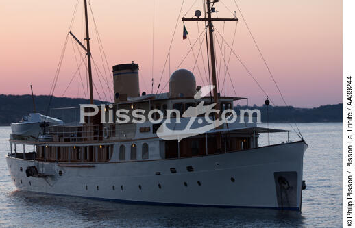 Fair Lady - © Philip Plisson / Plisson La Trinité / AA39244 - Photo Galleries - Yachting