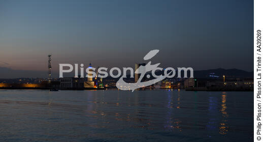 Marseille - © Philip Plisson / Plisson La Trinité / AA39269 - Photo Galleries - Moment of the day