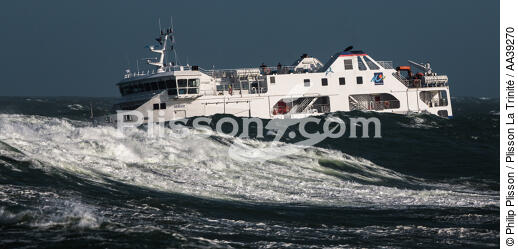 Ferry conecting Quiberon and  Belle ile - © Philip Plisson / Plisson La Trinité / AA39270 - Photo Galleries - Rough seas