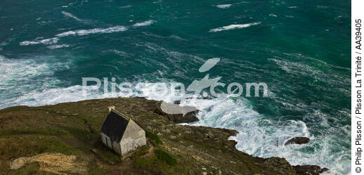 La petite maison de la Pointe du mouton, Plogoff, Pointe du raz - © Philip Plisson / Plisson La Trinité / AA39405 - Nos reportages photos - Vue aérienne
