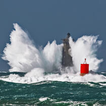 © Philip Plisson / Pêcheur d’Images / AA39406 Le phare du Four - tempête Zeus - Nos reportages photos - Phare [29]