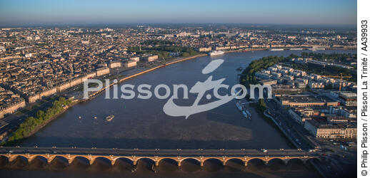 Bordeaux - © Philip Plisson / Plisson La Trinité / AA39933 - Nos reportages photos - Aquitaine