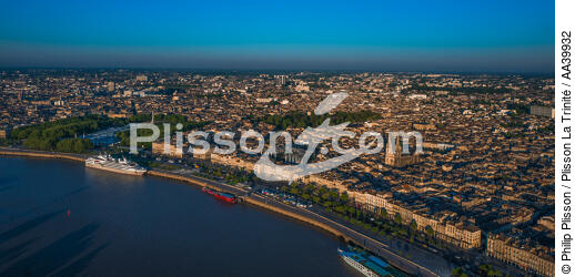 Bordeaux - © Philip Plisson / Plisson La Trinité / AA39932 - Photo Galleries - Aerial shot