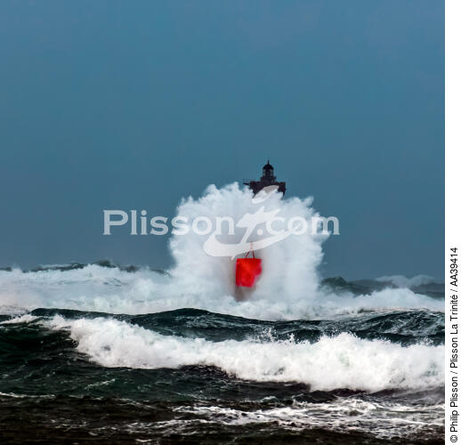 Le phare du Four, tempête Zeus en 2017 - © Philip Plisson / Plisson La Trinité / AA39414 - Nos reportages photos - Vue non aérienne