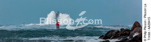 Le phare du Four, tempête Zeus en 2017 - © Philip Plisson / Plisson La Trinité / AA39415 - Nos reportages photos - Phare