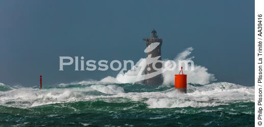 Le phare du Four, tempête Zeus en 2017 - © Philip Plisson / Plisson La Trinité / AA39416 - Nos reportages photos - Finistère