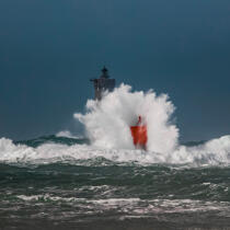 © Philip Plisson / Pêcheur d’Images / AA39421 Le phare du Four, tempête Zeus en 2017 - Nos reportages photos - Signalisation maritime