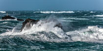 © Philip Plisson / Plisson La Trinité / AA39425 Finistère coast during Zeus storm in 2017 - Photo Galleries - Wave