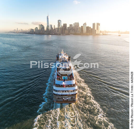 Stopover in New York - © Philip Plisson / Plisson La Trinité / AA39428 - Photo Galleries - Passenger Liner