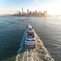 Stopover in New York © Philip Plisson / Pêcheur d’Images / AA39428 - Photo Galleries - Maritime transport