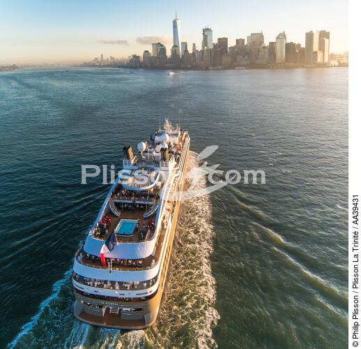 Escale à New-York - © Philip Plisson / Plisson La Trinité / AA39431 - Nos reportages photos - Transport maritime