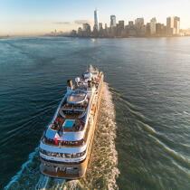 Stopover in New York © Philip Plisson / Pêcheur d’Images / AA39431 - Photo Galleries - Nautical terms