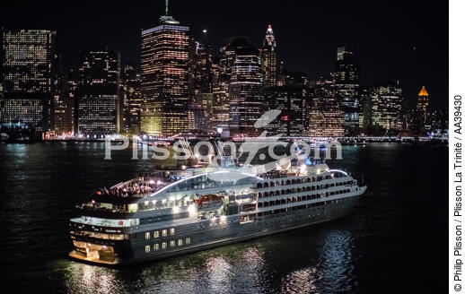 Escale à New-York - © Philip Plisson / Plisson La Trinité / AA39430 - Nos reportages photos - Transport maritime