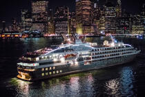 Stopover in New York © Philip Plisson / Pêcheur d’Images / AA39433 - Photo Galleries - Nautical terms