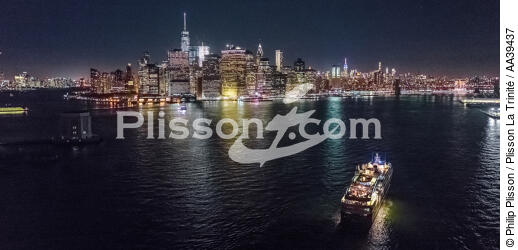 Stopover in New York - © Philip Plisson / Plisson La Trinité / AA39437 - Photo Galleries - New York