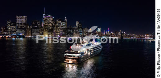 Stopover in New York - © Philip Plisson / Plisson La Trinité / AA39439 - Photo Galleries - Cruise