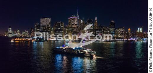 Escale à New-York - © Philip Plisson / Plisson La Trinité / AA39440 - Nos reportages photos - Terme marin
