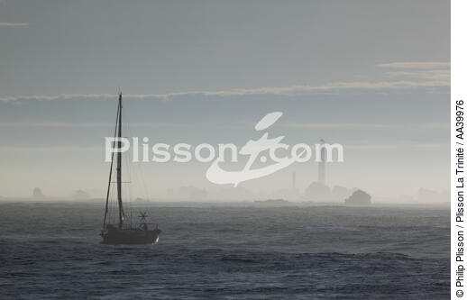 Navigation in front of Aber Wrac'h - © Philip Plisson / Plisson La Trinité / AA39976 - Photo Galleries - Lighthouse [29]