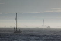 © Philip Plisson / Pêcheur d’Images / AA39976 Navigation in front of Aber Wrac'h - Photo Galleries - Sailing boat