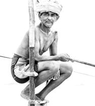 © Philip Plisson / Plisson La Trinité / AA39462 Pêcheurs sur échasse au Sri Lanka - Nos reportages photos - Noir et blanc