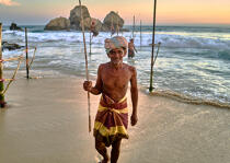 © Philip Plisson / Plisson La Trinité / AA39514 Fishermen on a stick in Sri Lanka - Photo Galleries - Fisherman