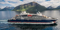 The liner Le Lapérouse in Norwegian waters © Philip Plisson / Pêcheur d’Images / AA39579 - Photo Galleries - Cruise