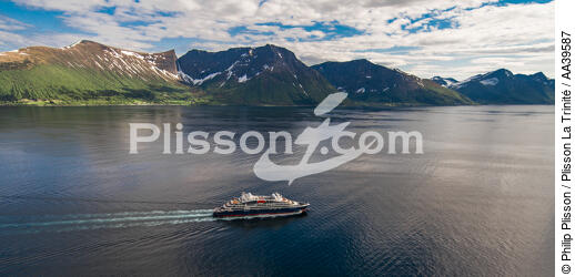 Le paquebot Le Lapérouse dans les eaux norvégiennes - © Philip Plisson / Plisson La Trinité / AA39587 - Nos reportages photos - Paquebot