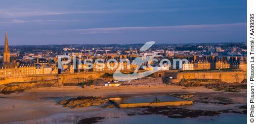 Saint-Malo from the sky - © Philip Plisson / Plisson La Trinité / AA39595 - Photo Galleries - 16/9 horizontal