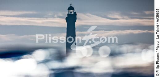 La silhouette du phare de l'île Vierge - © Philip Plisson / Plisson La Trinité / AA39635 - Nos reportages photos - Signalisation maritime