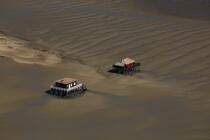 © Philip Plisson / Pêcheur d’Images / AA39910 The cabins on the island of birds on the Arcachon basin - Photo Galleries - Aerial shot