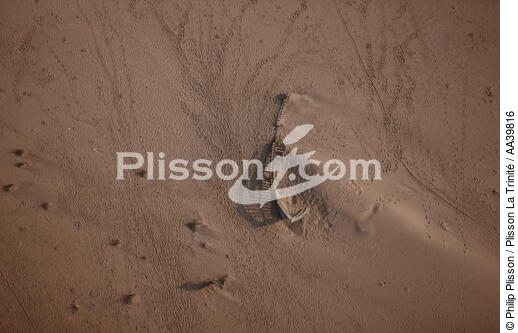 Wreck on the Nile Delta - Egypt - © Philip Plisson / Pêcheur d’Images / AA39816 - Photo Galleries - Keywords