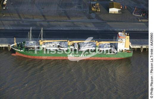 Cargo loaded with sailboats - © Philip Plisson / Plisson La Trinité / AA39960 - Photo Galleries - Ground shot