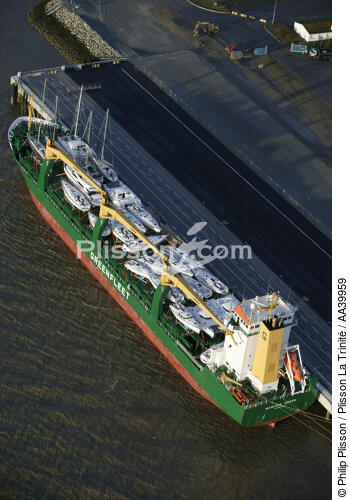 Cargo chargé de voiliers - © Philip Plisson / Plisson La Trinité / AA39959 - Nos reportages photos - Transport maritime